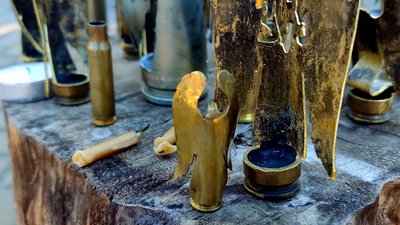 Прилучанин робить янголів з відстріляних гільз, щоб зібрати гроші для ЗСУ