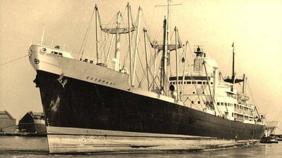 Торговельне судно SS Cotopaxi перед відправленням Торговельне судно SS Cotopaxi перед відправленням