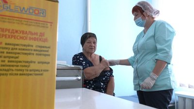 До пів сотні на день: в тергромаді на Черкащині імунізують населення