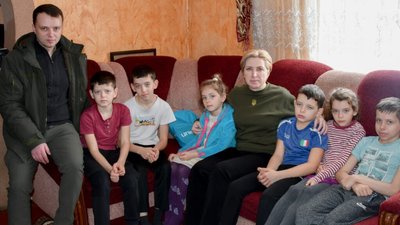 Заяву на опікунство восьми сиріт у родині Дубровець на Житомирщині подав рідний дядько – 24-річний військовий