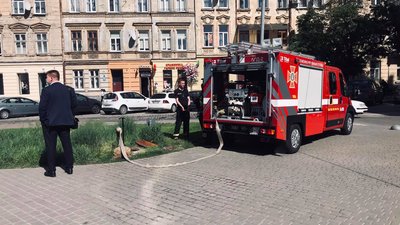 У Львові вдруге за тиждень перевіряють повідомлення про замінування ТРЦ У Львові вдруге за тиждень перевіряють повідомлення про замінування ТРЦ