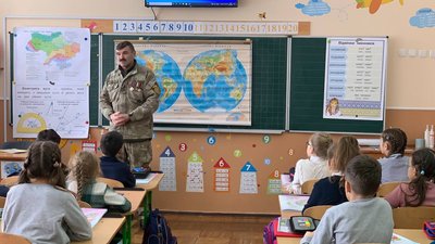 Тернопільські школярі передали допомогу волонтерам Тернопільські школярі передали допомогу волонтерам