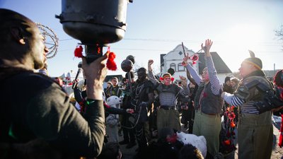 "Маланка була і за союзу, і в пандемію". Репортаж з наймасштабнішої на Буковині переберії "Маланка була і за союзу, і в пандемію". Репортаж з наймасштабнішої на Буковині переберії
