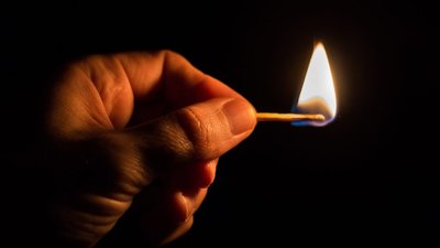 Жінка підпалила сірники. У поліції повідомили попередню причину вибуху у квартирі в Чернівцях