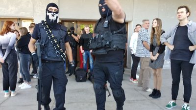 Грають актори, поліціянти, медики: у Херсоні відзняли фільм для молоді "Заручники" Грають актори, поліціянти, медики: у Херсоні відзняли фільм для молоді "Заручники"