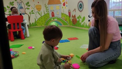 Ілона Левицька з сином з інвалідністю Ілона Левицька з сином з інвалідністю