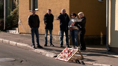 У Рівному на одній з вулиць під асфальтом утворилася яма. Що кажуть комунальники У Рівному на одній з вулиць під асфальтом утворилася яма. Що кажуть комунальники