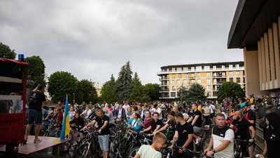В Ужгороді під час велозаїзду зібрали близько 70 000 грн для ЗСУ В Ужгороді під час велозаїзду зібрали близько 70 000 грн для ЗСУ
