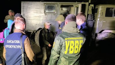 Прикордонник хотів за тисячу доларів злити інформацію контрабандистам