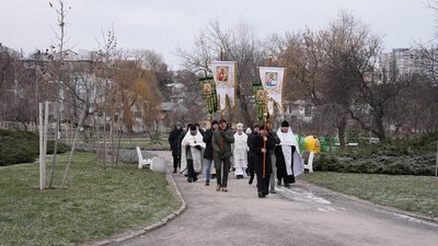 Священники разом із вірянами йдуть хресною ходою до Дніпра, 6 січня 2024 року, Черкаси