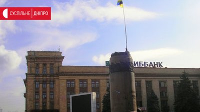 6 років тому в центрі Дніпра повалили пам’ятник Леніну. Як це було (ФОТО)