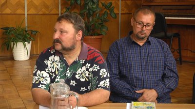 Автори книги "Дух їхнього часу, або Проскурів неофіційний" Володимир Захар'єв (ліворуч) та Віталій Свінц. Автори книги "Дух їхнього часу, або Проскурів неофіційний" Володимир Захар'єв (ліворуч) та Віталій Свінц.