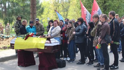 "Був готовий віддати себе справі, якою займався. Так і вийшло". У Сумах поховали бійця "Правого сектору" "Був готовий віддати себе справі, якою займався. Так і вийшло". У Сумах поховали бійця "Правого сектору"