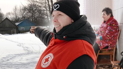 Самотніми людьми у прикордонних віддалених селах опікуються соцробітники Червоного Хреста