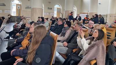 "Повість про потяг до перемоги". У Дніпрі відбулася презентація книги "Залізна евакуація" "Повість про потяг до перемоги". У Дніпрі відбулася презентація книги "Залізна евакуація"
