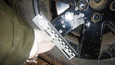Обстріляв автомобілі. На Буковині затримали чоловіка, який стріляв з мисливської рушниці — поліція