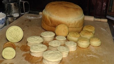 Як молода науковиця навчилися випікати просфори Як молода науковиця навчилися випікати просфори