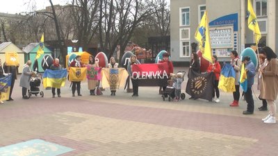 32 учасники безстрокової акції зібралися у Хмельницькому на підтримку українців, які перебувають у російському полоні 32 учасники безстрокової акції зібралися у Хмельницькому на підтримку українців, які перебувають у російському полоні