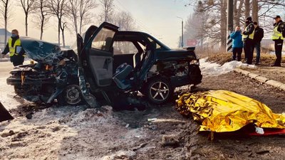 Двоє загиблих і один травмований. Поблизу Франківська зіткнулося шість автомобілів Двоє загиблих і один травмований. Поблизу Франківська зіткнулося шість автомобілів