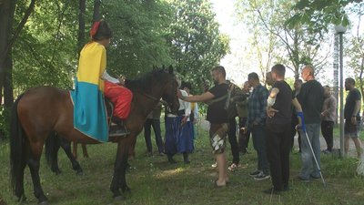 Реабілітацію на конях проходять військовослужбовці в одному з лікувальних закладів Хмельниччини