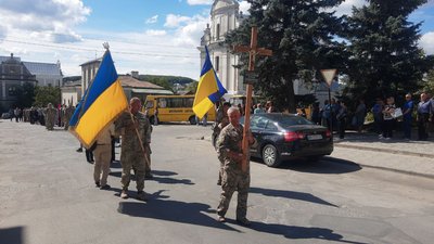 На Тернопільщині попрощалися з трьома військовослужбовцями