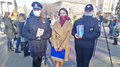 У Тернополі провели акцію "Мовчу про насильство" У Тернополі провели акцію "Мовчу про насильство"
