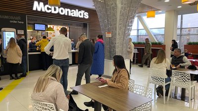 Відкриття без попередження: у Черкасах відновив роботу МакДональдз Відкриття без попередження: у Черкасах відновив роботу МакДональдз
