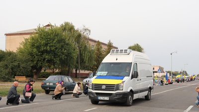 У Чорнобаї попрощались із загиблим на війні військовослужбовцем Денисом Білостоцьким