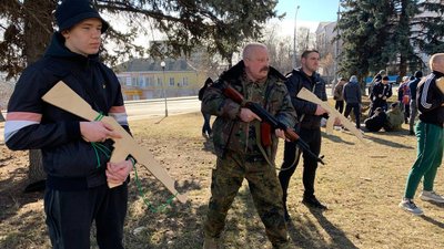 "Не панікуй! Готуйся!" У Вінниці навчали військової підготовки для цивільного населення "Не панікуй! Готуйся!" У Вінниці навчали військової підготовки для цивільного населення