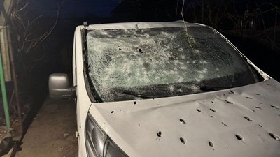 Війна, атака РФ, потрощена автівка
