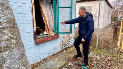У Гуляйполі двох дітей з палаючого будинку врятували сусіди У Гуляйполі двох дітей з палаючого будинку врятували сусіди