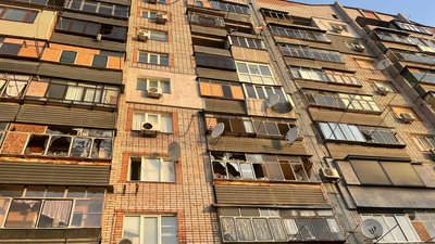 вибиті вікна, багатоповерхівка в Нікополі, обстріли РФ