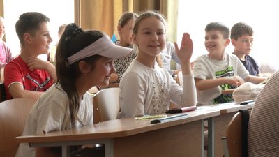 Вдячні за дитинство. На Франківщині військові зустрілися з учнями Лисецького ліцею Вдячні за дитинство. На Франківщині військові зустрілися з учнями Лисецького ліцею