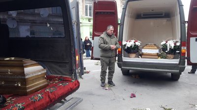 Жалобні дні у громадах: на Тернопільщині попрощалися із загиблими воїнами Жалобні дні у громадах: на Тернопільщині попрощалися із загиблими воїнами