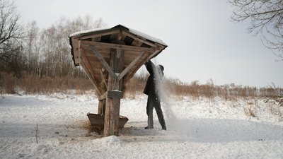 “Я тут живу, я цим живу”: як у лісах Сумщини допомагають диким тваринам пережити зиму
