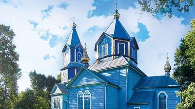 У селах на Тернопільщині священники освячують великодні кошики біля воріт У селах на Тернопільщині священники освячують великодні кошики біля воріт
