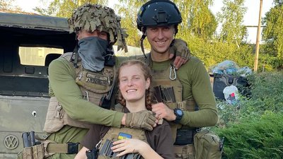 Витяг пораненого побратима з поля бою. Кулеметник 72 ОМБр ім. Чорних Запорожців Віктор Царицанський Витяг пораненого побратима з поля бою. Кулеметник 72 ОМБр ім. Чорних Запорожців Віктор Царицанський