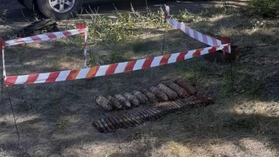В лісі на Одещині знайшли 30 артилерійських снарядів В лісі на Одещині знайшли 30 артилерійських снарядів