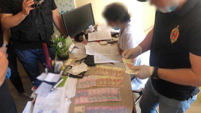До 100 тисяч на місяць: завідувачку одеської лікарні підозрюють у вимаганні грошей з пацієнтів До 100 тисяч на місяць: завідувачку одеської лікарні підозрюють у вимаганні грошей з пацієнтів