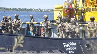 Звільнили заручників та нейтралізували ворогів: СБУ провела навчання в Чорному морі Звільнили заручників та нейтралізували ворогів: СБУ провела навчання в Чорному морі