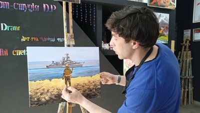 Картину "Русскій воєнний корабль іді..." малювали тернополяни під час арттерапії