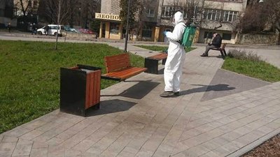 У Львові дезінфікують вулиці У Львові дезінфікують вулиці