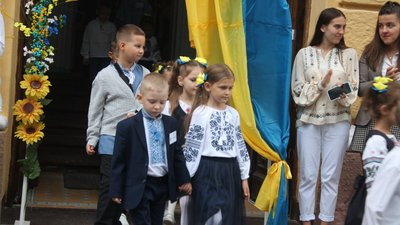 1 вересня у школах Чернівців: як відбувалися святкові лінійки