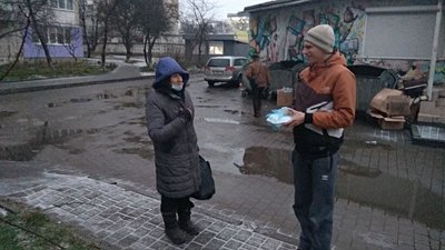 Волонтери у Луцьку готують вегетаріанські обіди безхатькам та малозабезпеченим Волонтери у Луцьку готують вегетаріанські обіди безхатькам та малозабезпеченим