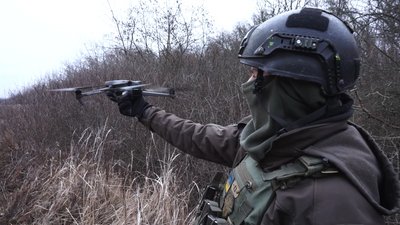 Прикордонна аеророзвідка знищує росіян та їхню техніку на Луганщині Прикордонна аеророзвідка знищує росіян та їхню техніку на Луганщині