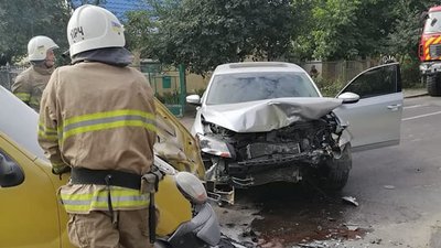 У Рівному зіткнулись два авто, один з водіїв утікав – поліція У Рівному зіткнулись два авто, один з водіїв утікав – поліція
