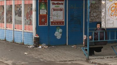 "У одного підприємства закінчився договір, друге не розпочало роботу". У Сумах не прибирають зупинки