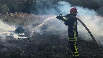 На Черкащині за добу згасили чотири пожежі сухої трави і сміття