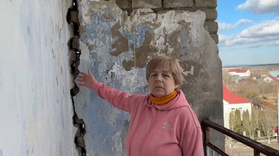 Неля Нізенкова, тріщина в стіні, аварійний будинок