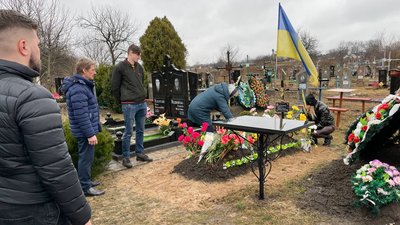 На Черкащині вшанували 27-річного льотчика, який захистив Житомир і два села На Черкащині вшанували 27-річного льотчика, який захистив Житомир і два села
